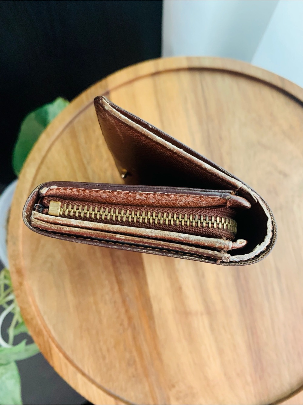 Louis Vuitton Monogram Canvas Trifold Wallet in Brown with Gold Accents Vintage - Picture 4 of 7